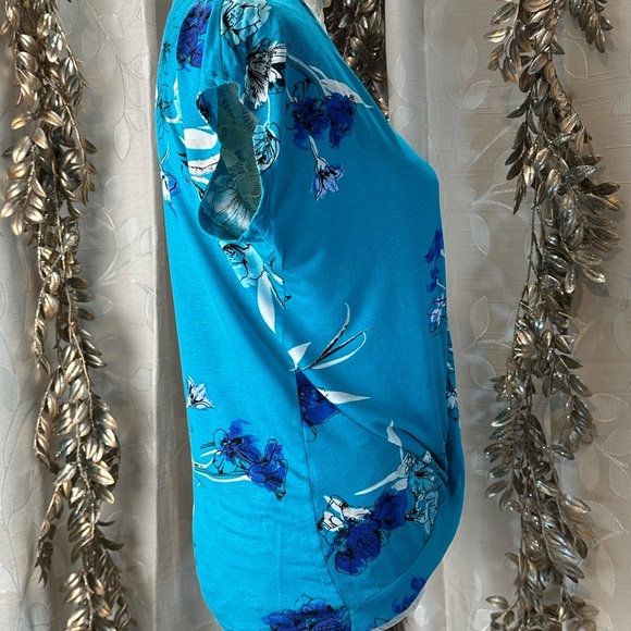 APT.9 Women’s Small Blue Floral Twist Front‎ Blouse Top Short Sleeve Keyhole Tee - Picture 5 of 9